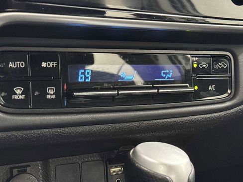 Used 2017 Toyota Corolla LE image 20