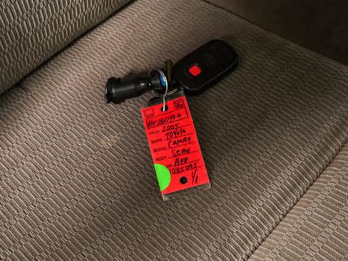 Used 2005 Toyota Camry LE FWD image 33