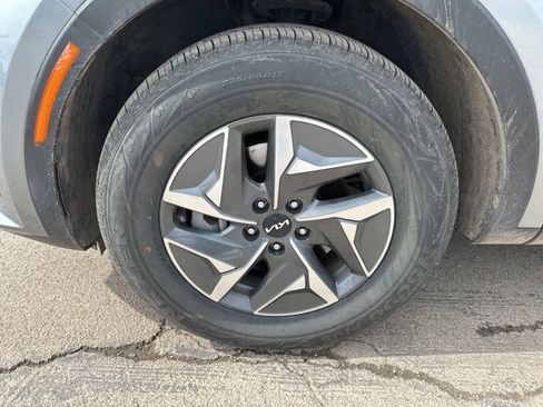 Certified 2022 Kia Sorento S image 2