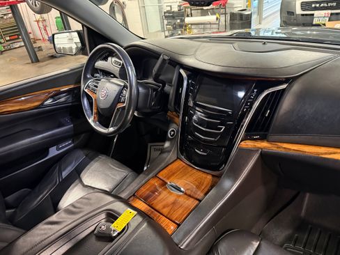 Used 2015 Cadillac Escalade Premium AWD/4WD image 13