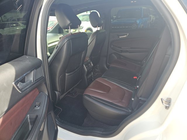 Used 2020 Ford Edge Titanium w/ Equipment Group 301A FWD image 3
