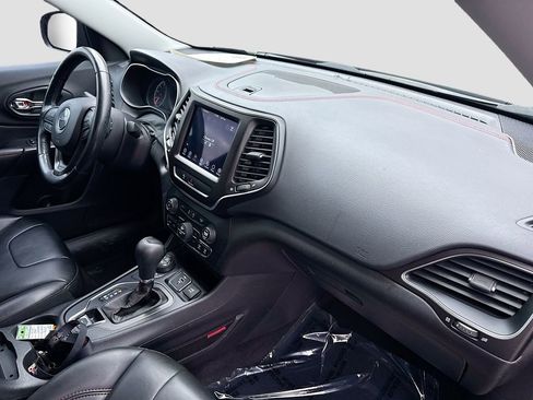 Used 2020 Jeep Cherokee Trailhawk w/ Cold Weather Group AWD/4WD image 26