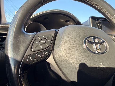 Used 2018 Toyota C-HR image 17