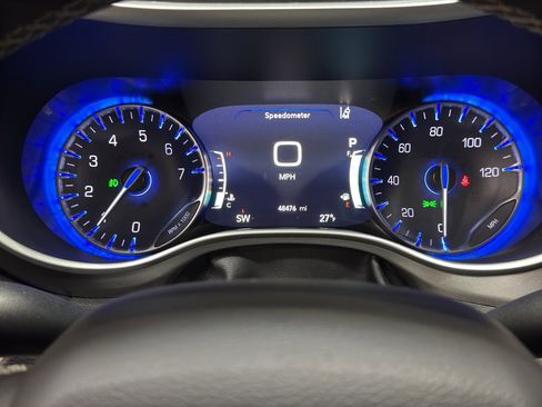 Used 2024 Chrysler Pacifica Touring-L image 29