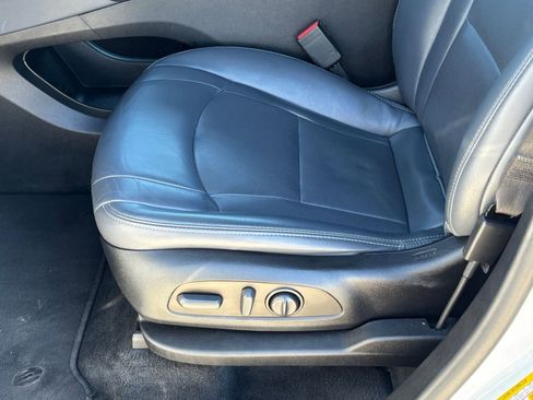 Used 2022 Buick Enclave Essence image 15