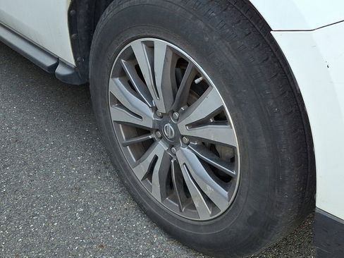 Used 2018 Nissan Pathfinder SV AWD/4WD image 6