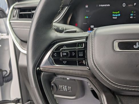 Used 2022 Jeep Grand Cherokee Overland w/ Advanced Protech Group III image 16