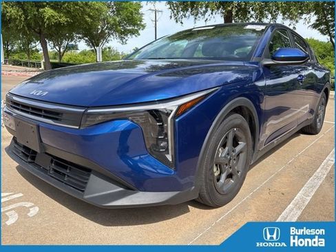 Used 2025 Kia K4 LXS image 1