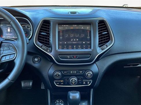 Used 2019 Jeep Cherokee Trailhawk image 6
