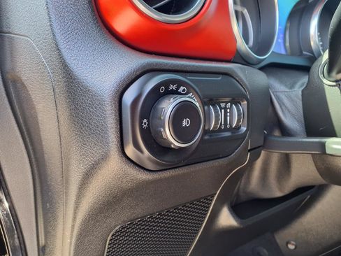 Used 2021 Jeep Wrangler Unlimited Rubicon AWD/4WD image 14