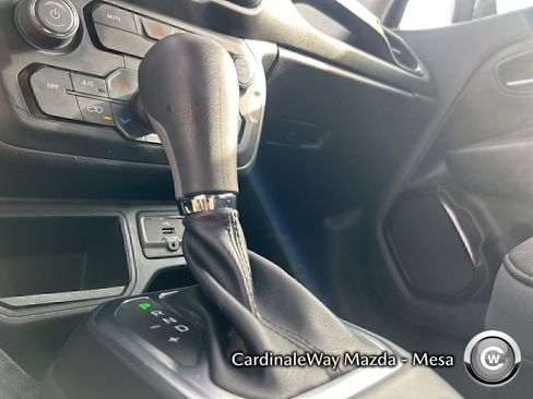 Used 2019 Jeep Renegade Altitude w/ Quick Order Package 2XM image 18