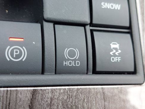 Used 2024 Toyota Highlander Limited AWD/4WD image 31