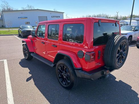 Certified 2025 Jeep Wrangler Unlimited Sahara image 4