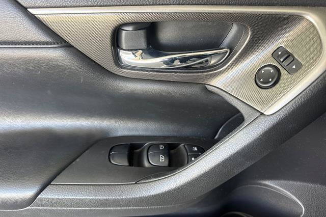 Used 2015 Nissan Altima 2.5 SL w/ Technology Package FWD image 10