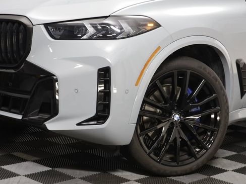 Used 2024 BMW X5 xDrive40i w/ M Sport Package AWD/4WD image 3
