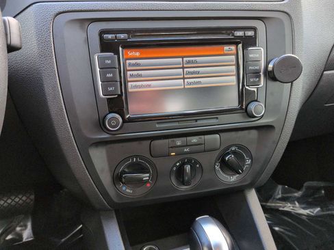 Used 2015 Volkswagen Jetta S image 27