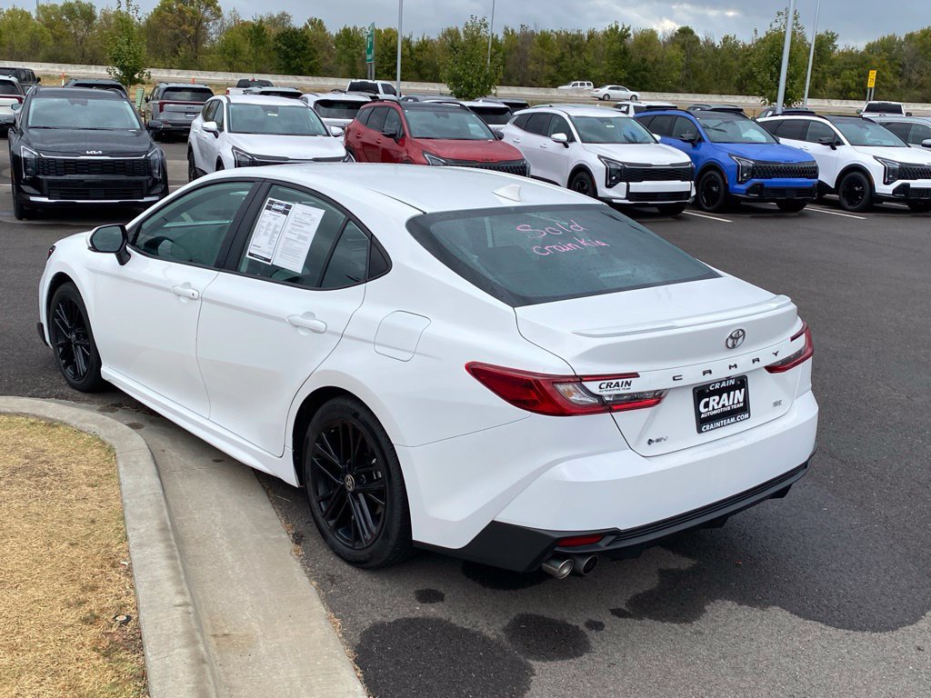 Used 2025 Toyota Camry SE FWD image 5