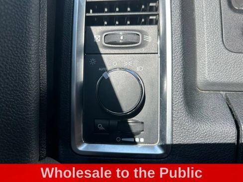 Used 2016 RAM 1500 Classic SLT RWD image 24