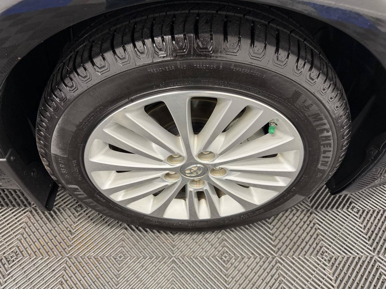 Used 2015 Toyota Avalon XLE Premium FWD image 38
