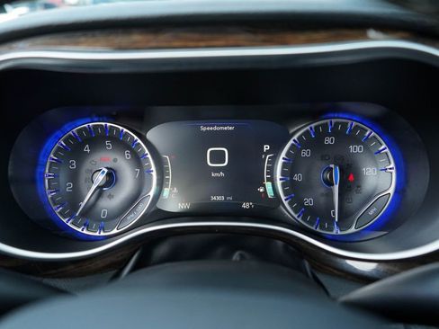 Used 2024 Chrysler Pacifica Limited image 5