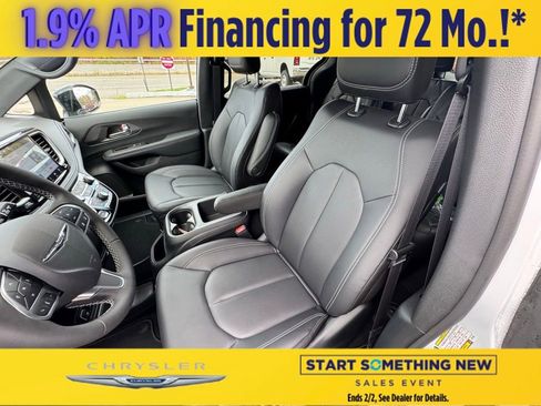 New 2026 Chrysler Pacifica Select image 19