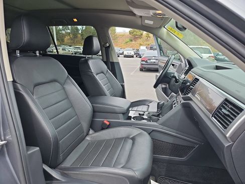 Used 2019 Volkswagen Atlas SEL Premium image 13