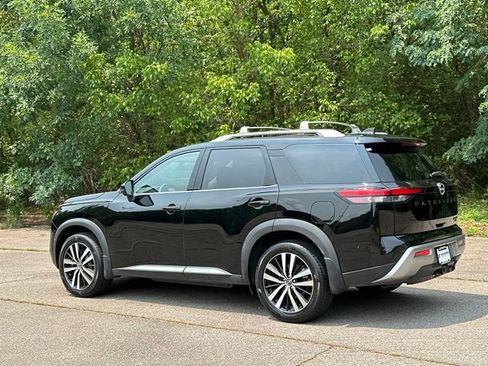 Used 2023 Nissan Pathfinder Platinum AWD/4WD image 3