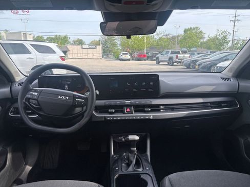 Used 2025 Kia K4 LXS image 32