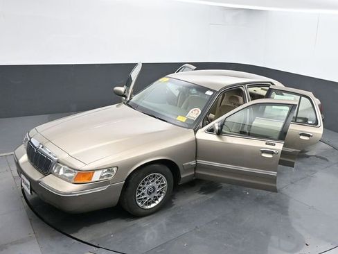 Used 2002 Mercury Grand Marquis GS image 54