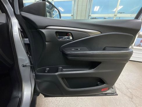 Used 2018 Honda Ridgeline RTL-T image 26