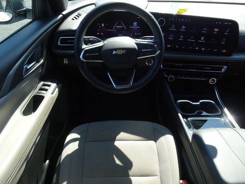 Used 2024 Chevrolet Traverse LT FWD image 15