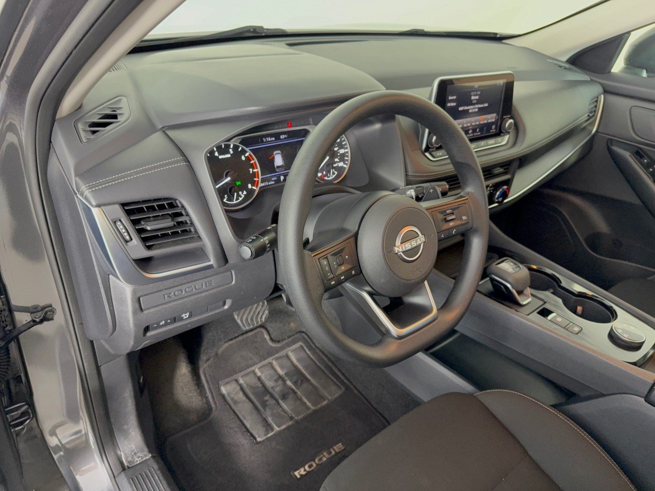 Used 2024 Nissan Rogue S AWD/4WD image 4