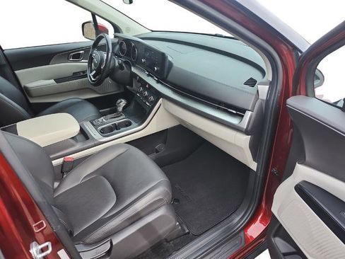 Certified 2023 Kia Carnival LX image 24