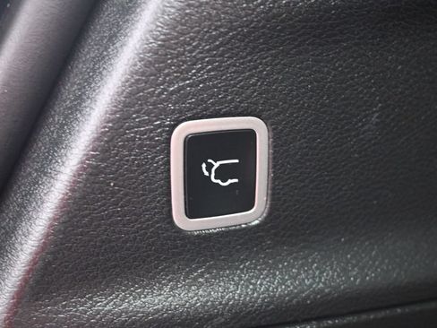 Used 2025 Chrysler Pacifica Select FWD image 14