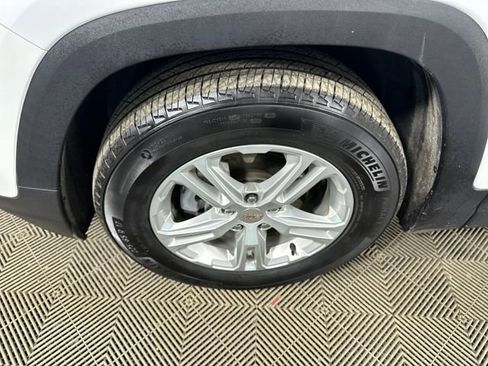 Used 2023 GMC Terrain SLE w/ Driver Convenience Package image 10