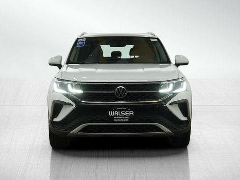 Used 2022 Volkswagen Taos SEL image 9