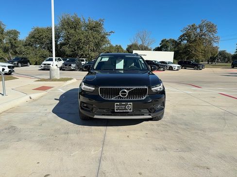 Certified 2022 Volvo XC40 T5 Momentum w/ Premium Package image 9