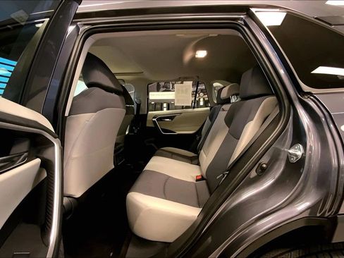 Used 2019 Toyota RAV4 XLE image 21