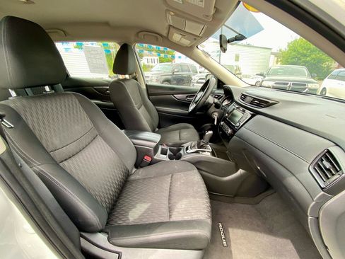 Used 2018 Nissan Rogue S AWD/4WD image 9