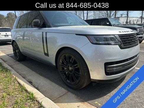 Used 2025 Land Rover Range Rover SE image 3