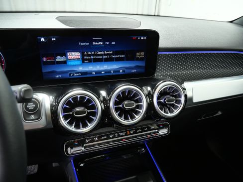Certified 2026 Mercedes-Benz GLB 250 4MATIC image 19