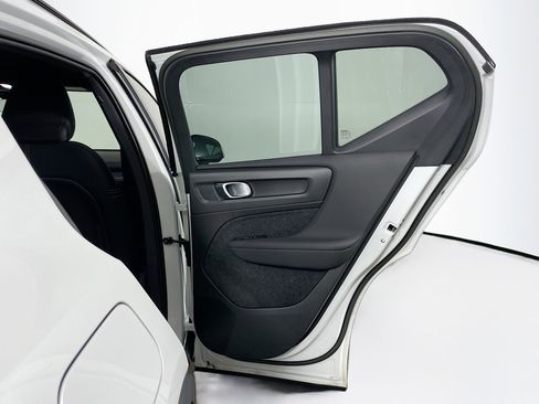 Used 2023 Volvo XC40 B5 Plus w/ Climate Package image 31