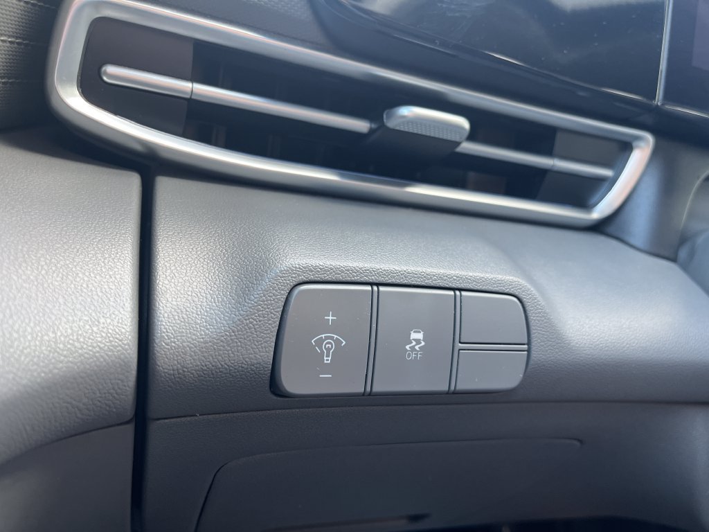Used 2024 Hyundai Elantra SEL FWD image 17