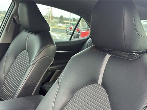 Used 2019 Toyota Camry SE image 18