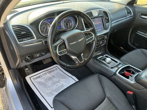 Certified 2022 Chrysler 300 Touring w/ Sport Appearance Package image 13