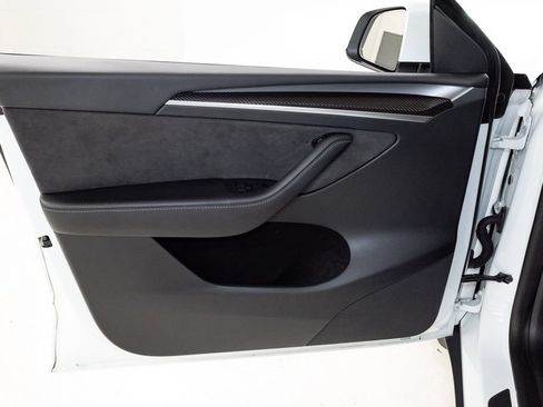 Used 2023 Tesla Model Y Long Range AWD/4WD image 9