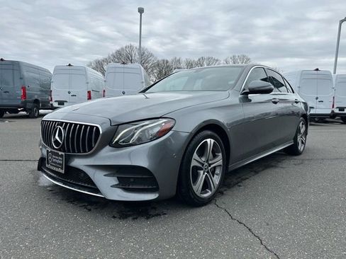 Used 2020 Mercedes-Benz E 350 4MATIC Sedan image 3