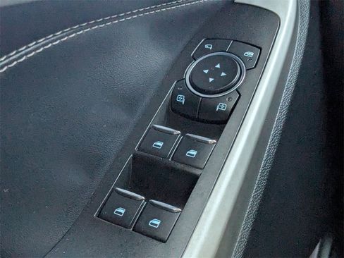 Used 2022 Ford Explorer Limited image 22