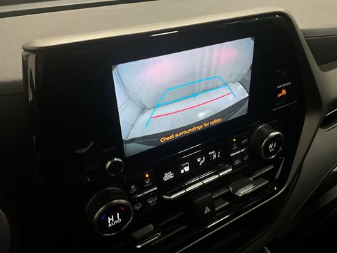 Used 2023 Toyota Highlander L image 19