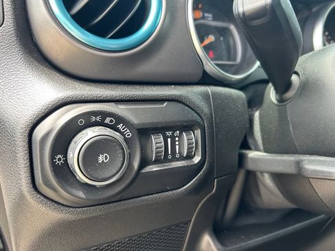 Used 2021 Jeep Wrangler Unlimited Sport AWD/4WD image 12